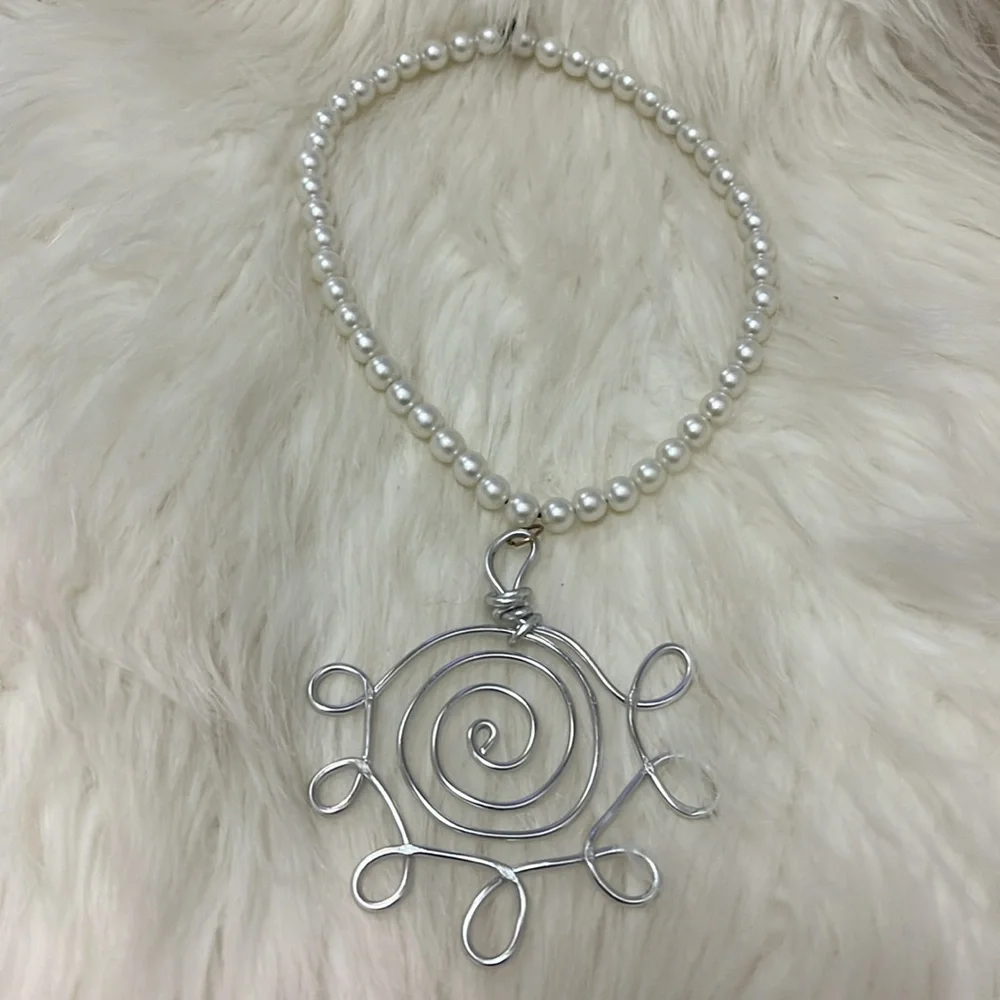 Silver Hand Design Pendant Stretchy Faux Pearl One of a Kind Necklacr
